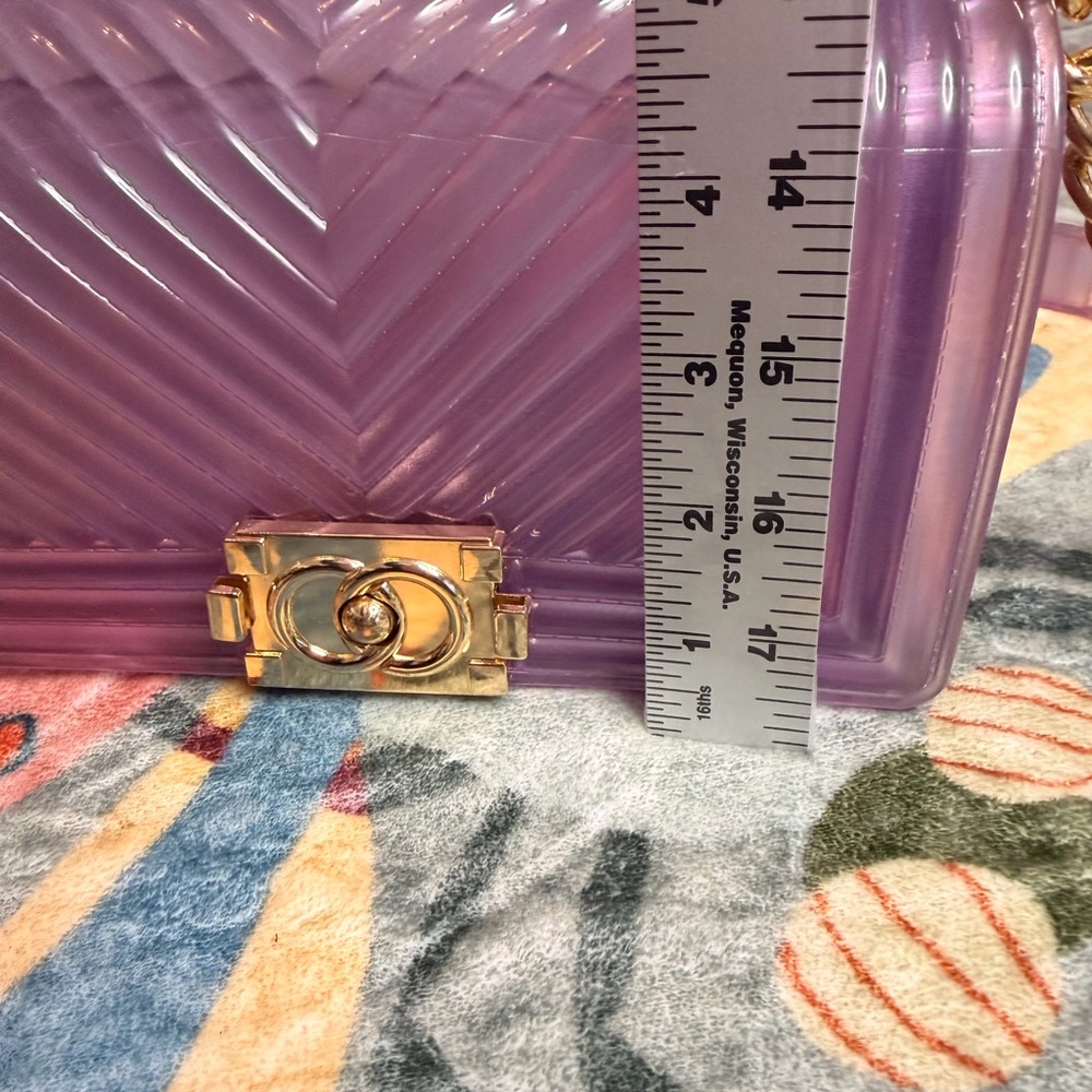 Chic Chevron Purple Crossbody Bag with Gold Chain - Picture 5 of 8